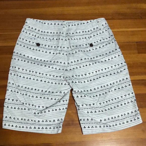 Classic fit shorts - Picture 2 of 3